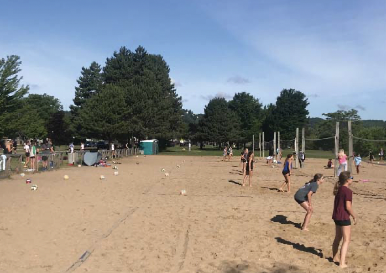 City To Consider Expanding Downtown Volleyball Courts The Ticker