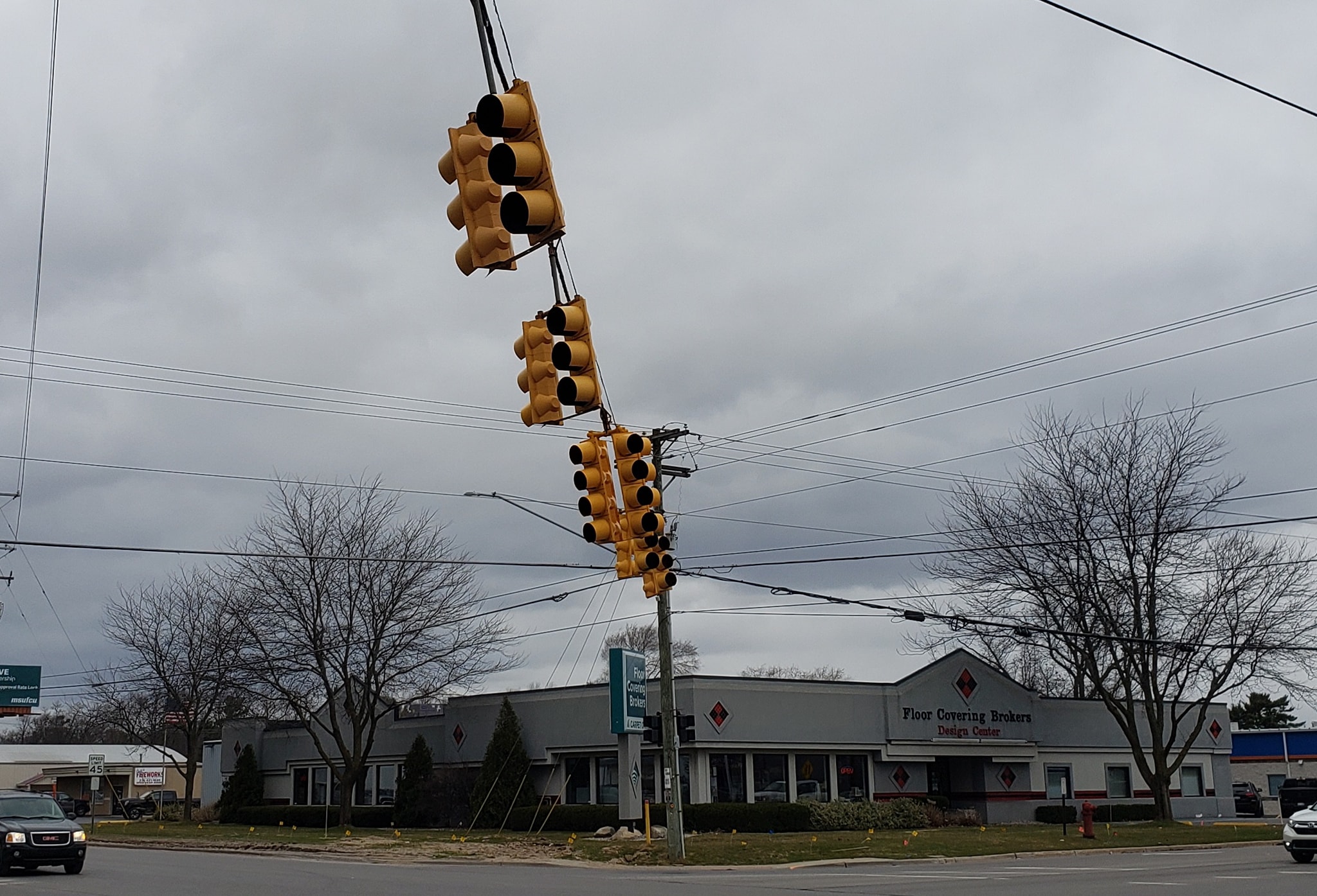 Power outages: What to do if a traffic light is out in Michigan