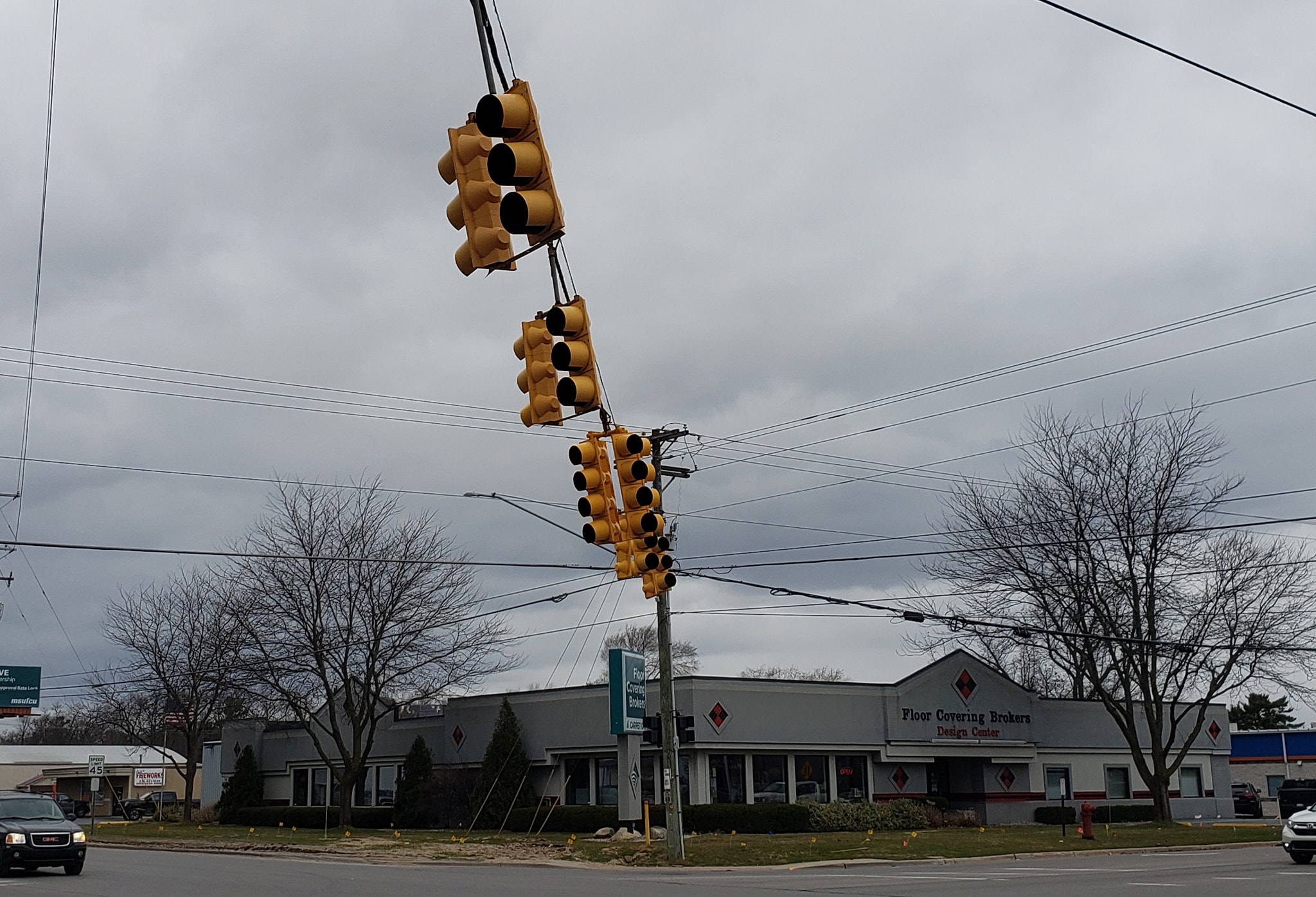 What to do if a traffic light is out during a power outage in Michigan